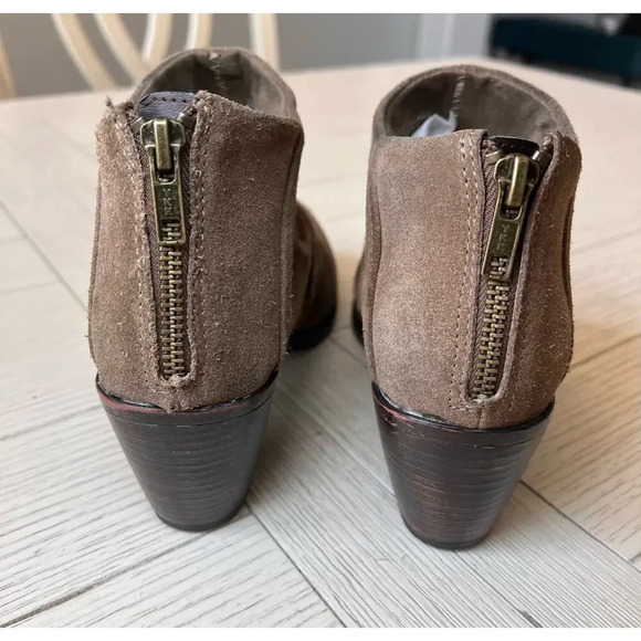 BOC brown suede heeled ankle boots.Women's sz8.5. Rear‎ zipper.2 3/4"block heel. - Picture 2 of 9